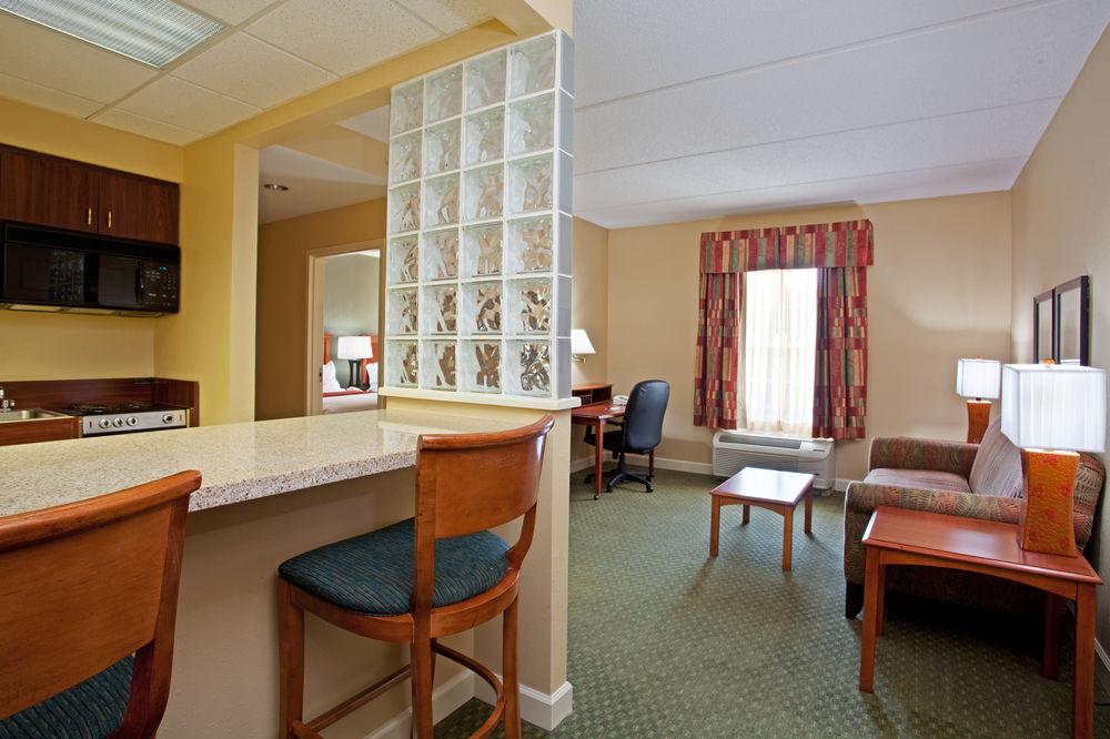Holiday Inn Express Hotel & Suites Conover - Hickory Area By Ihg Exterior foto