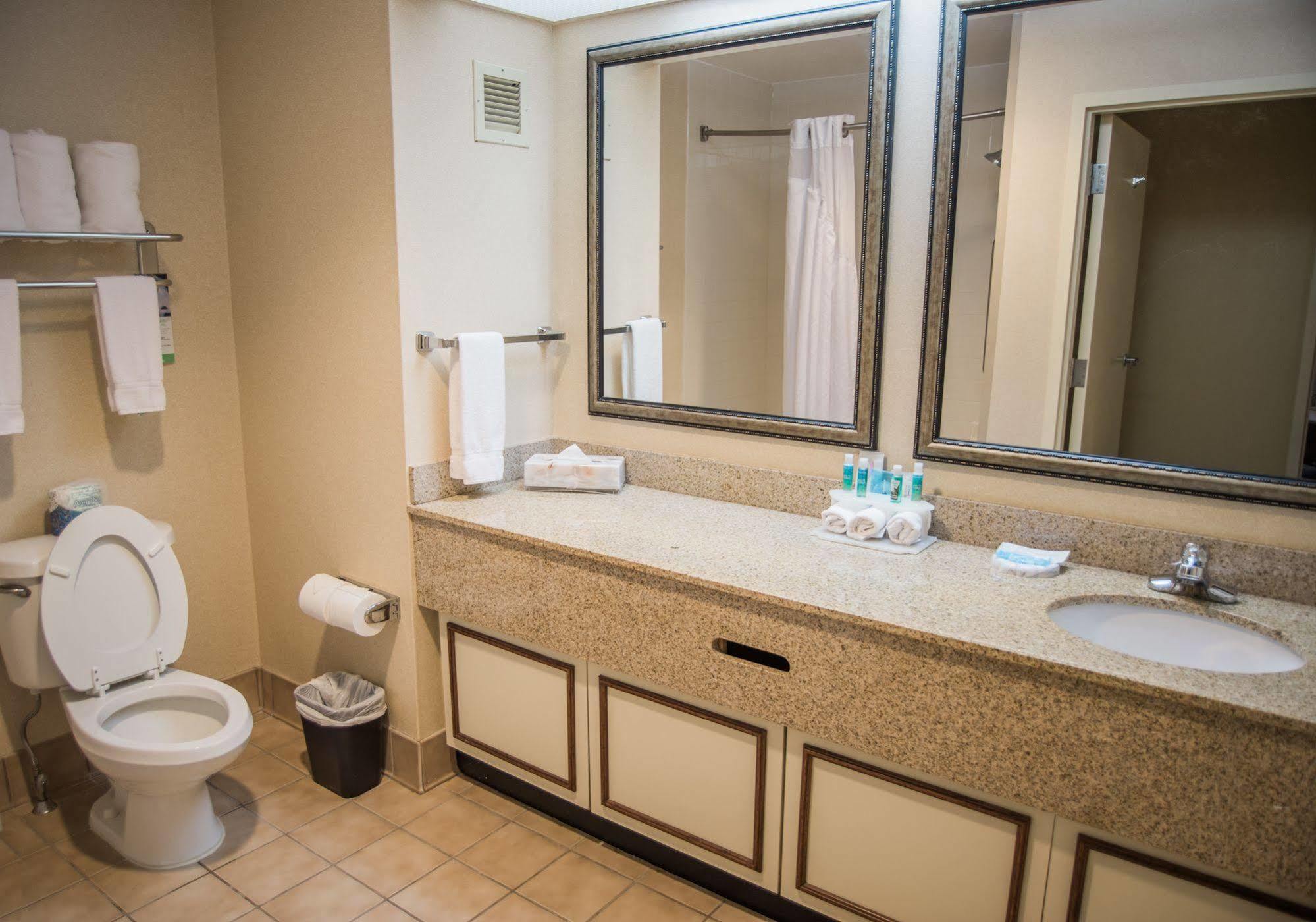 Holiday Inn Express Hotel & Suites Conover - Hickory Area By Ihg Exterior foto